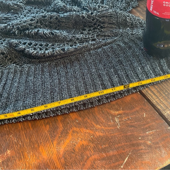 Silver crocheted top ladies size L . GREAT PEICE TO WEAR BRAND NEW - Picture 8 of 10